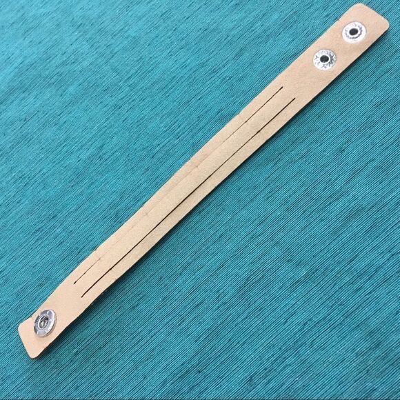 Sparkling Rhinestones Beige Wrap Button Bracelet - Picture 6 of 7